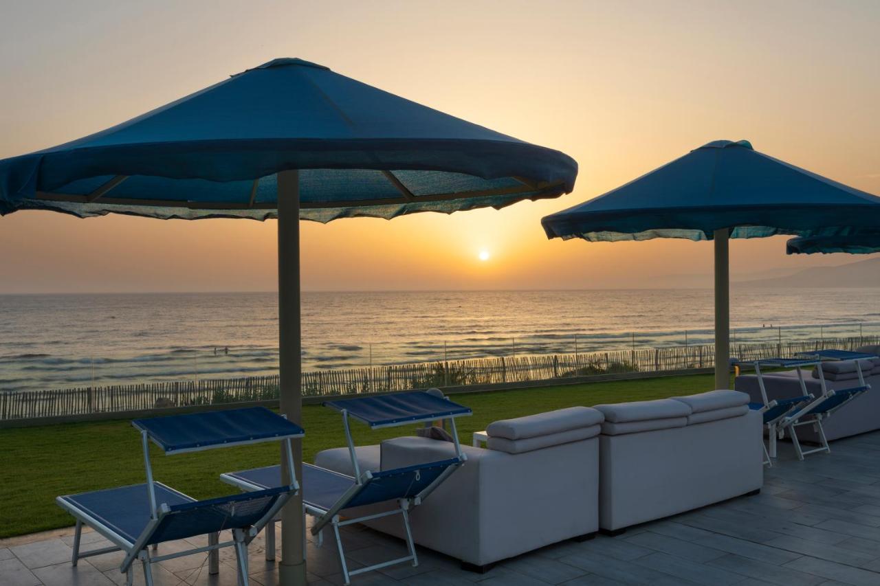 Pickalbatros White Beach Taghazout (Adults Only) Exterior photo Sunset at the beach